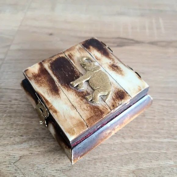 Vintage bone jewelry/trinket box with brass elephant. - Picture 8 of 11